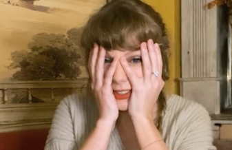 Taylor Swift covering her face