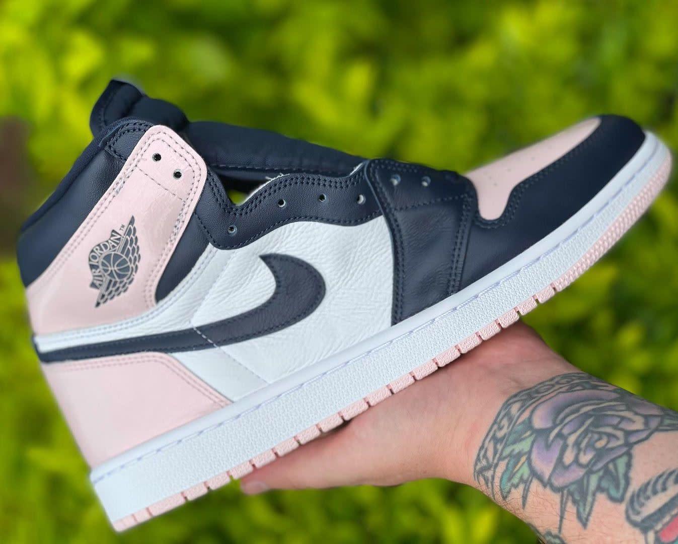 Official Look at the Bubblegum Pink 'Atmosphere' Air Jordan 1