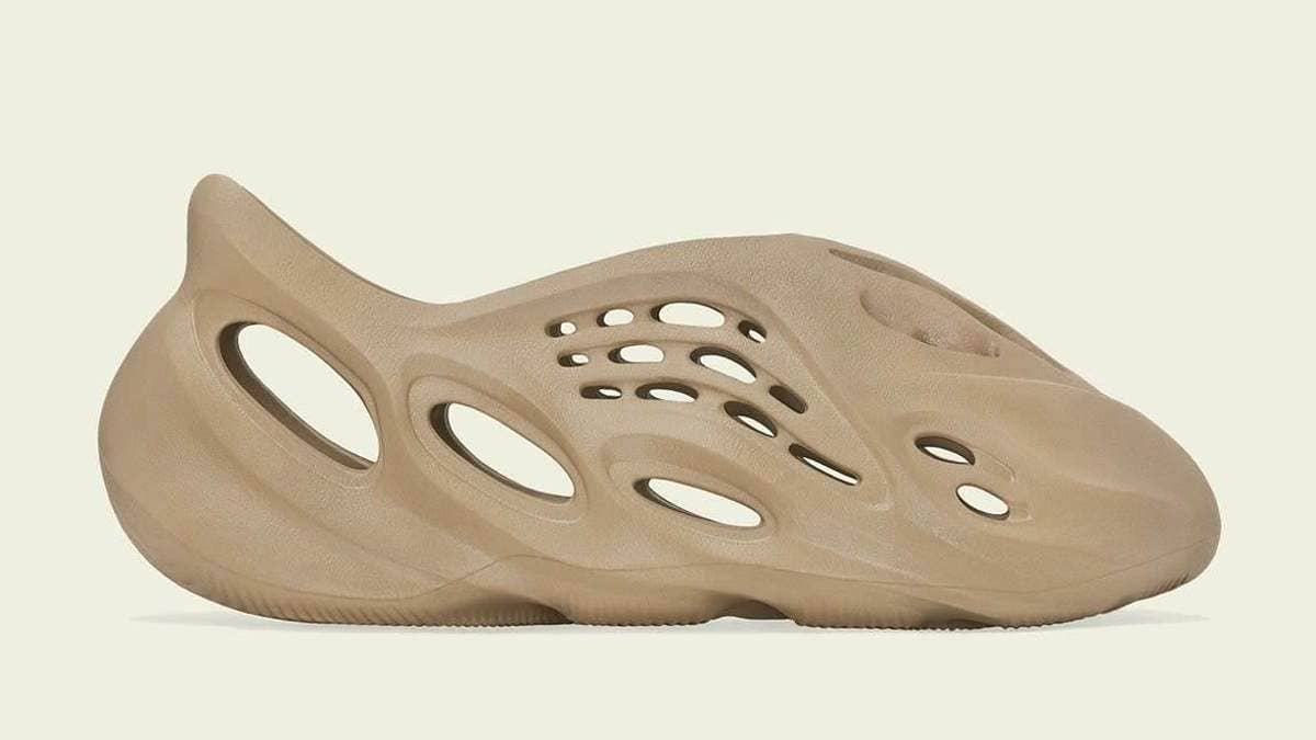 Kanye West's Yeezy Foam Runner surfaces in a new tan 'Ochre' colorway set to release in September 2021. Click for a closer look and launch details. 