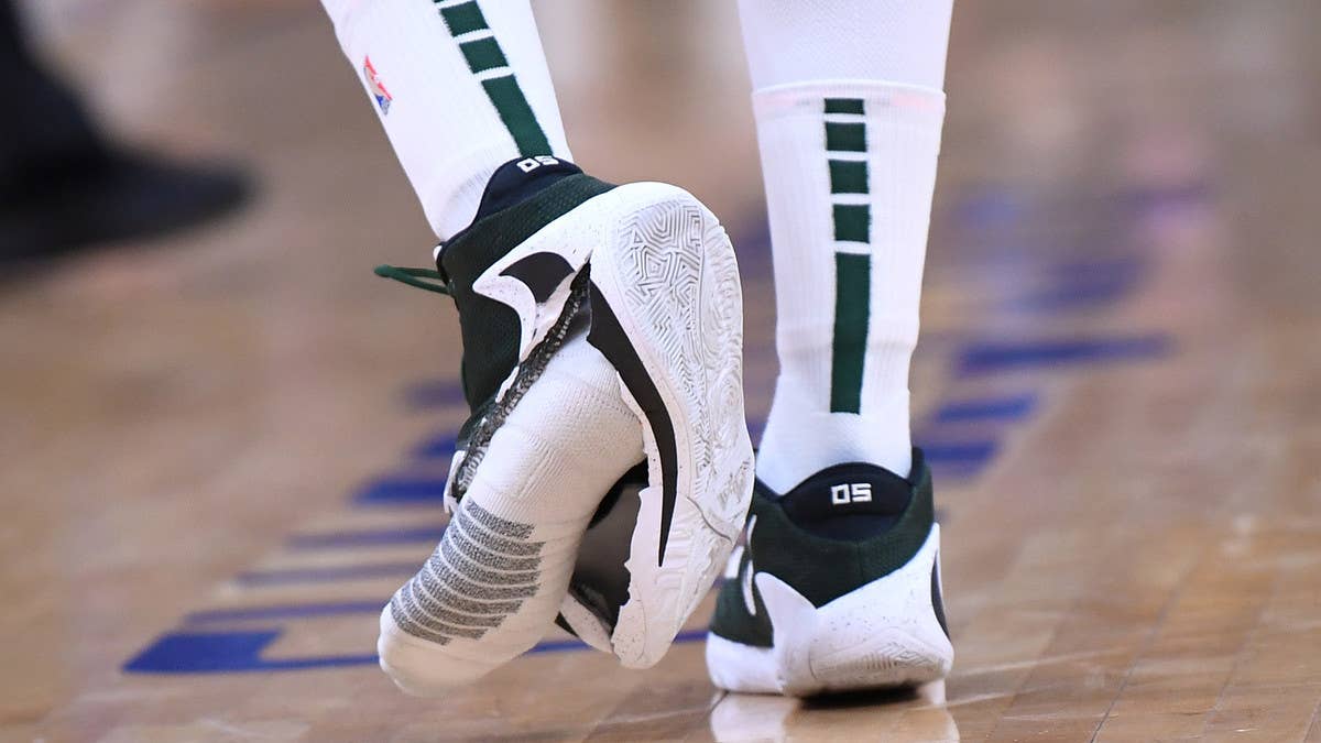 Wesley Matthews' Nike Zoom Freak 1 broke apart during last night's game between the Milwaukee Bucks and Golden State Warriors.