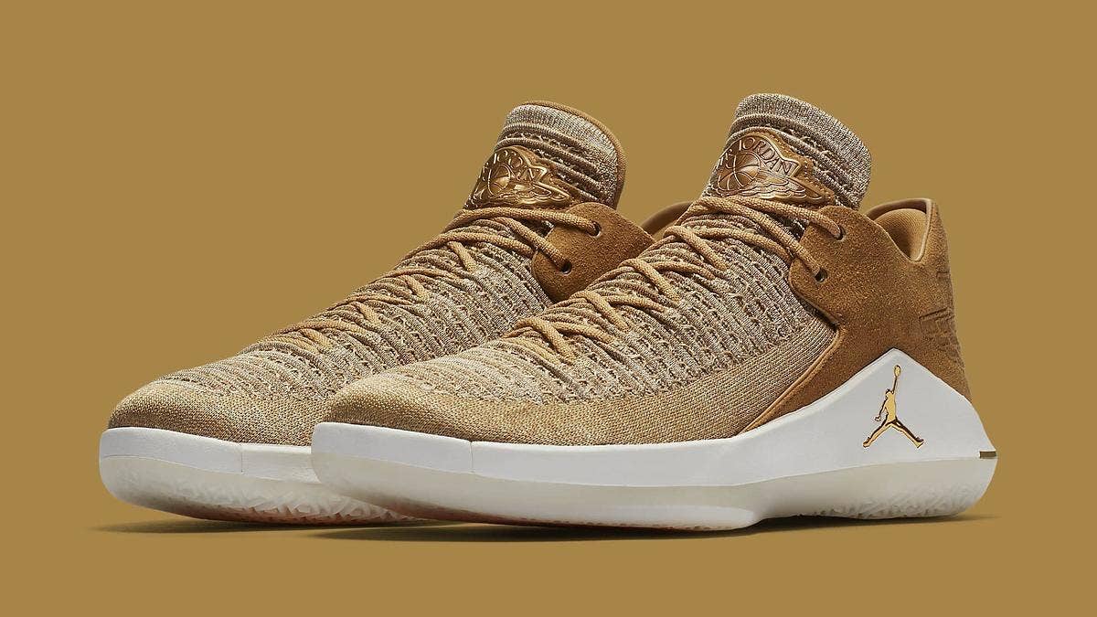 Perhaps inspired by Michael Jordan's championship run in Chicago, the 'Golden Harvest' Air Jordan 32 Low features Chicago star detailing on the backside of the tongue.