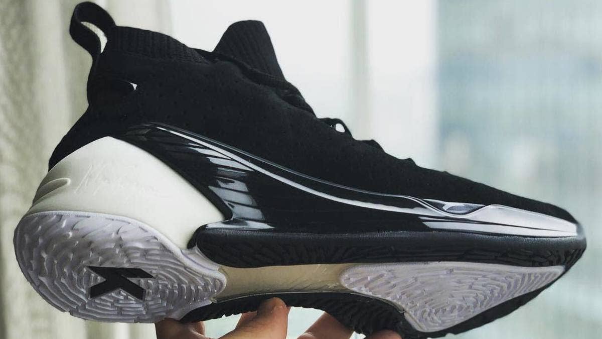 Thanks to Anta designer fullerob on Instagram, we get a preview of Klay Thompson's upcoming fourth signature model, the KT4 in both white and black colorways.