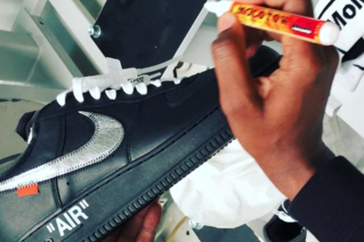 Sneaker Con - Off-White x Nike Air Force 1 MoMA Color