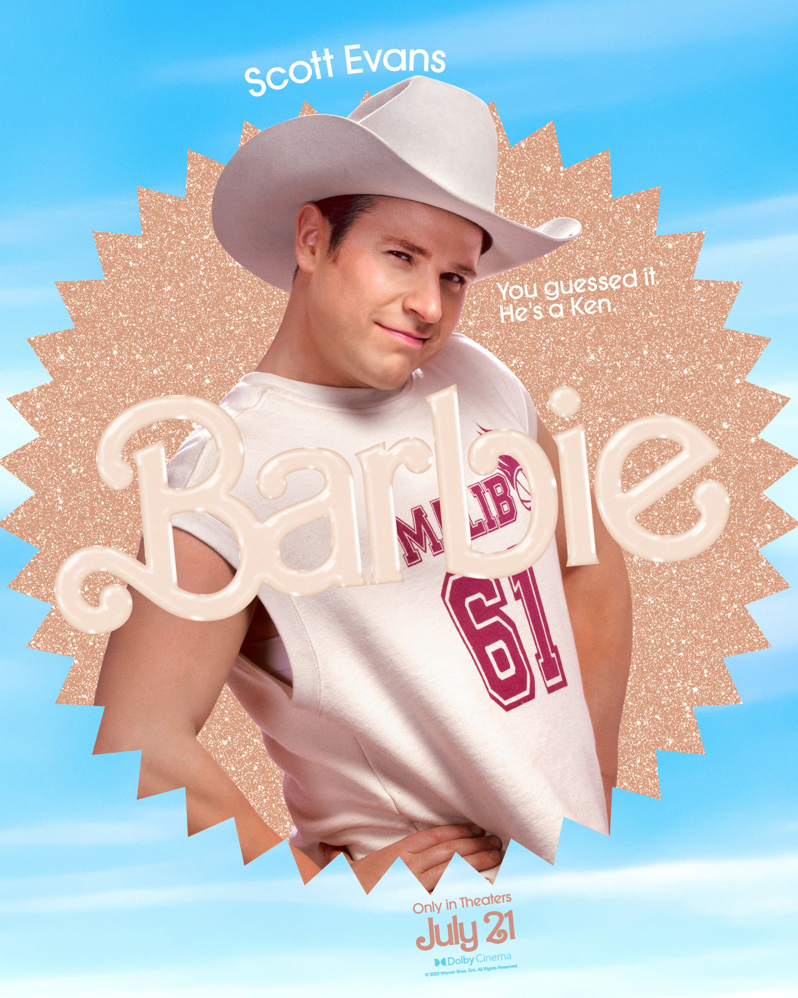斯科特·埃文斯在“Barbie"海报穿着无袖衬衫与数字61和一顶牛仔帽