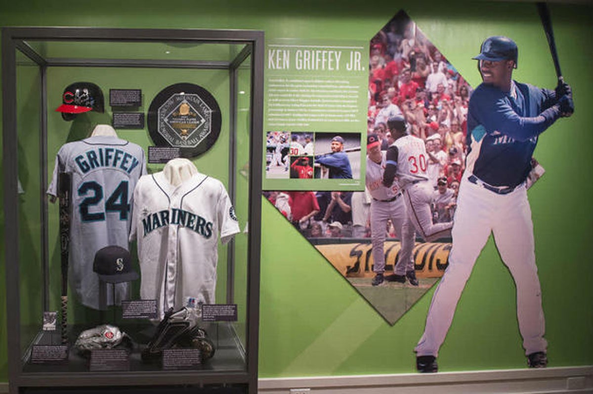 White cleats for Ken Griffey Jr on Hall of Fame weekend - Sports