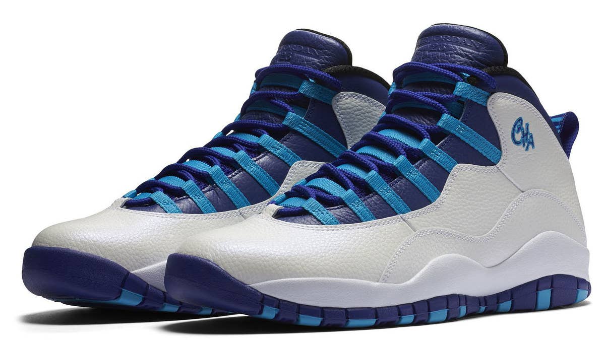 An official look at these Hornets-inspired 10s.
