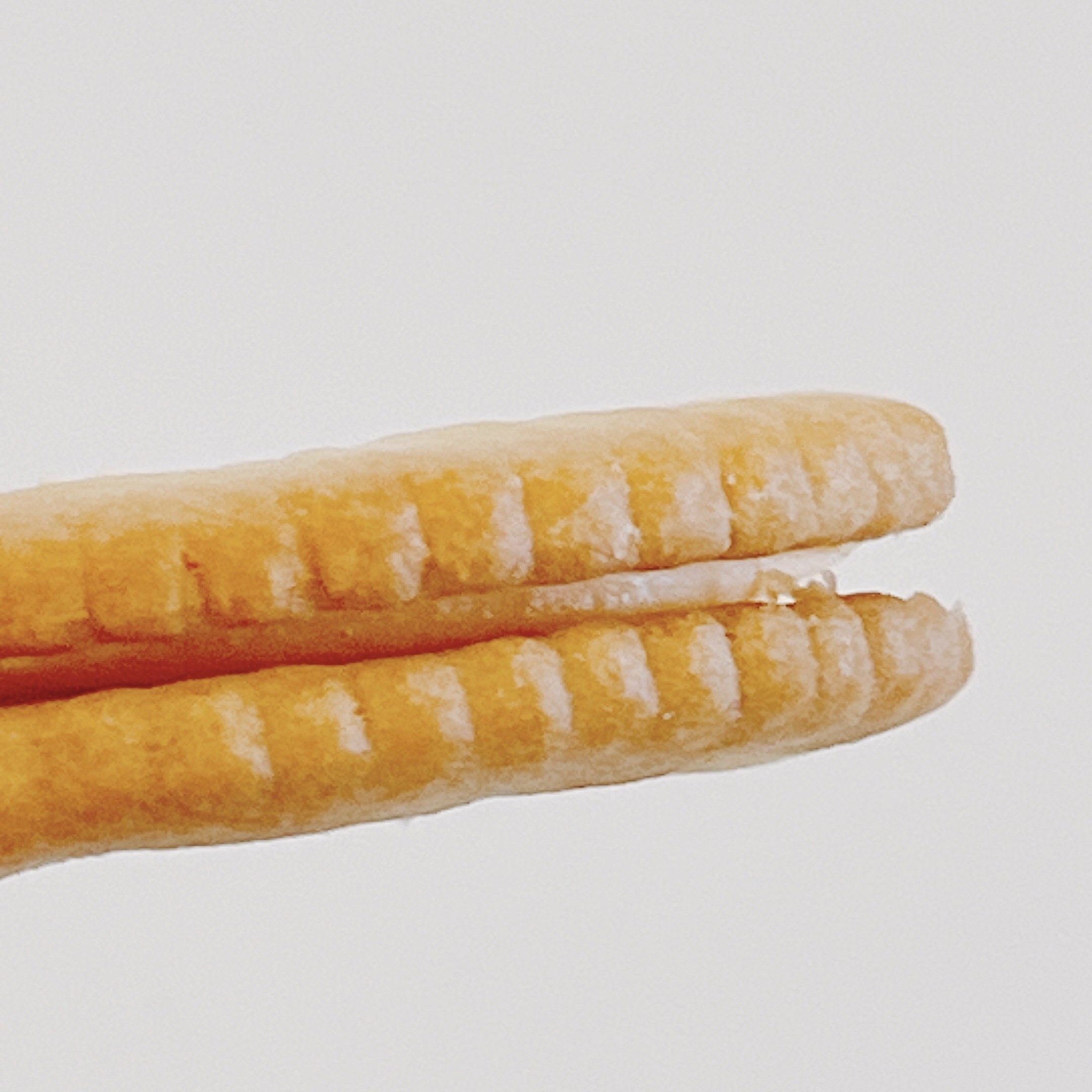 業務スーパーのオススメのお菓子「チーズクリームサンドクラッカー」