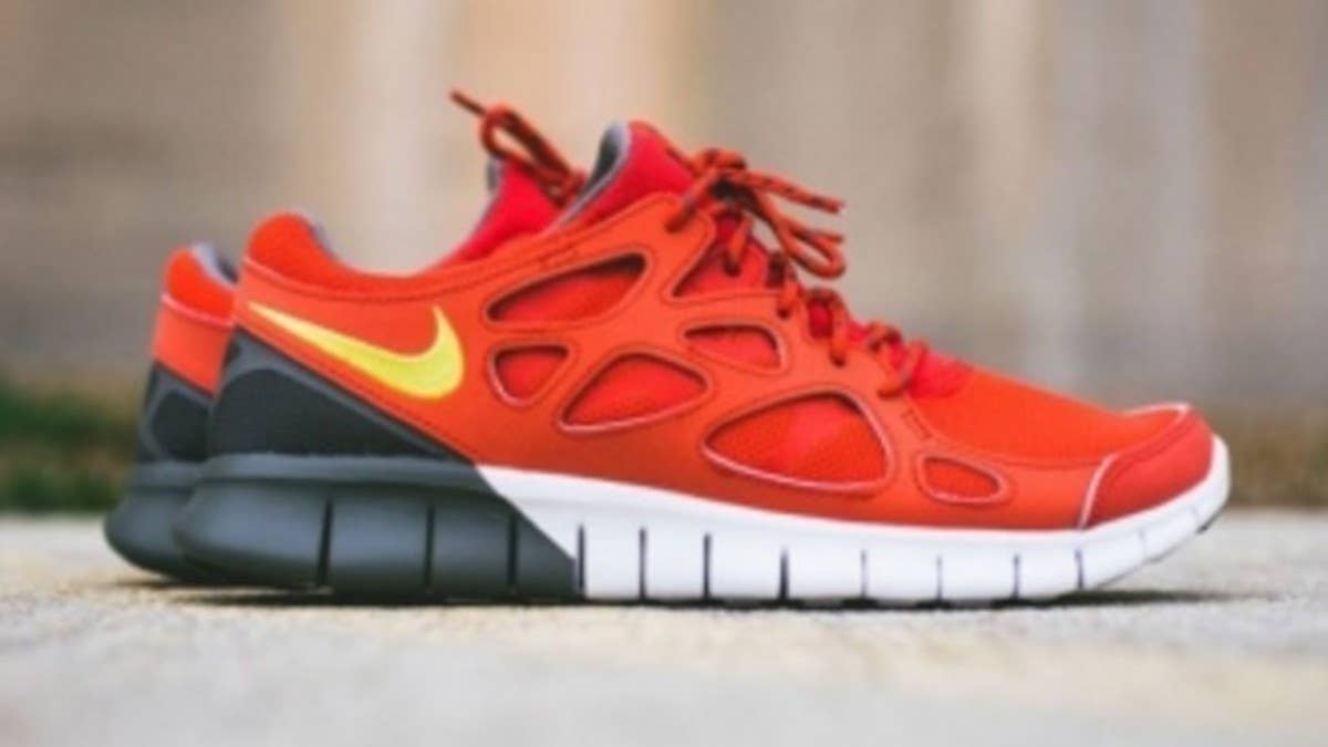 A vibrant color scheme hits the dependable Free Run 2 by Nike.