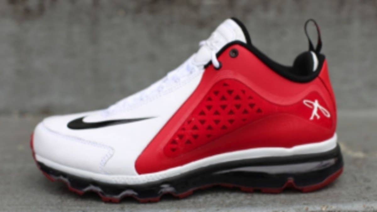 If the "Fresh Water" colorway salutes Ken Griffey Jr.'s legendary Seattle Mariners career, then perhaps we can link this style to Junior's time with the Cincinnati Reds.