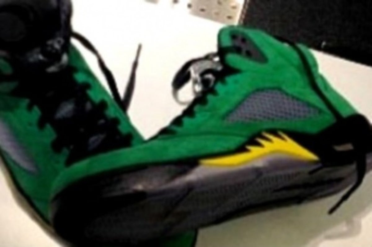 Air Jordan 5 Oregon Ducks Helmet PE Photos