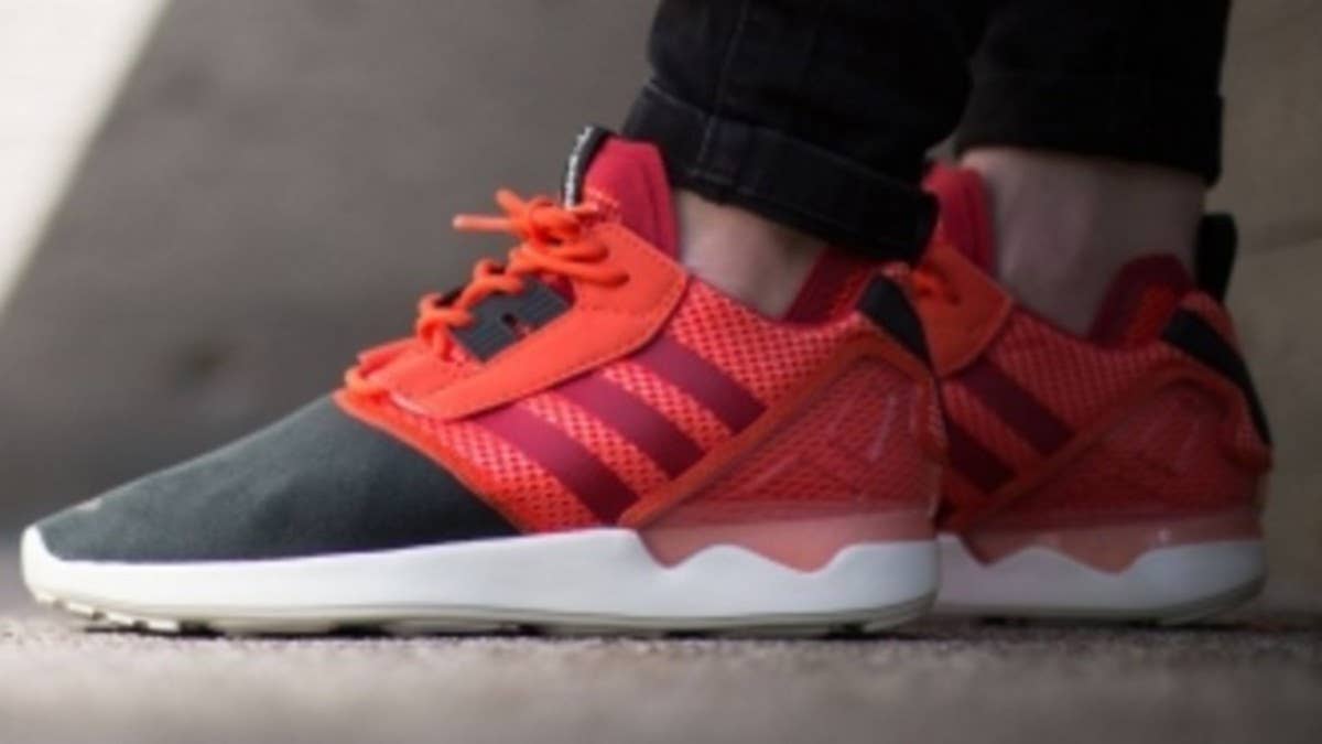 The latest variation of the ZX 8000 arrives in a new colorways.