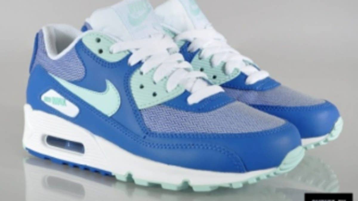 Nike Sportswear looks to get the ladies right just in time for the summer with this brand new colorway of the timeless Air Max 90.