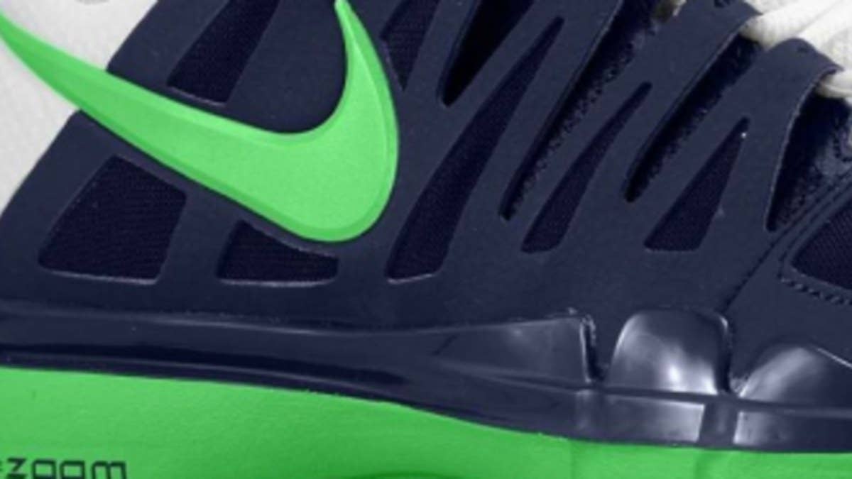 Another fresh new look for Federer's shoe.