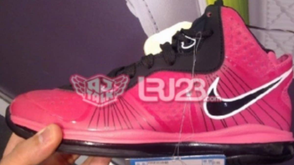 Another pink and black Nike signature shoe surfaces in China.