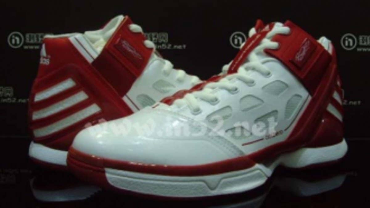 Though this new colorway of the adidas adiZero Rose 2 could pass for a "Bulls Home" look, it's actually one of the Team Bank styles being distributed to sponsored college and high school programs.