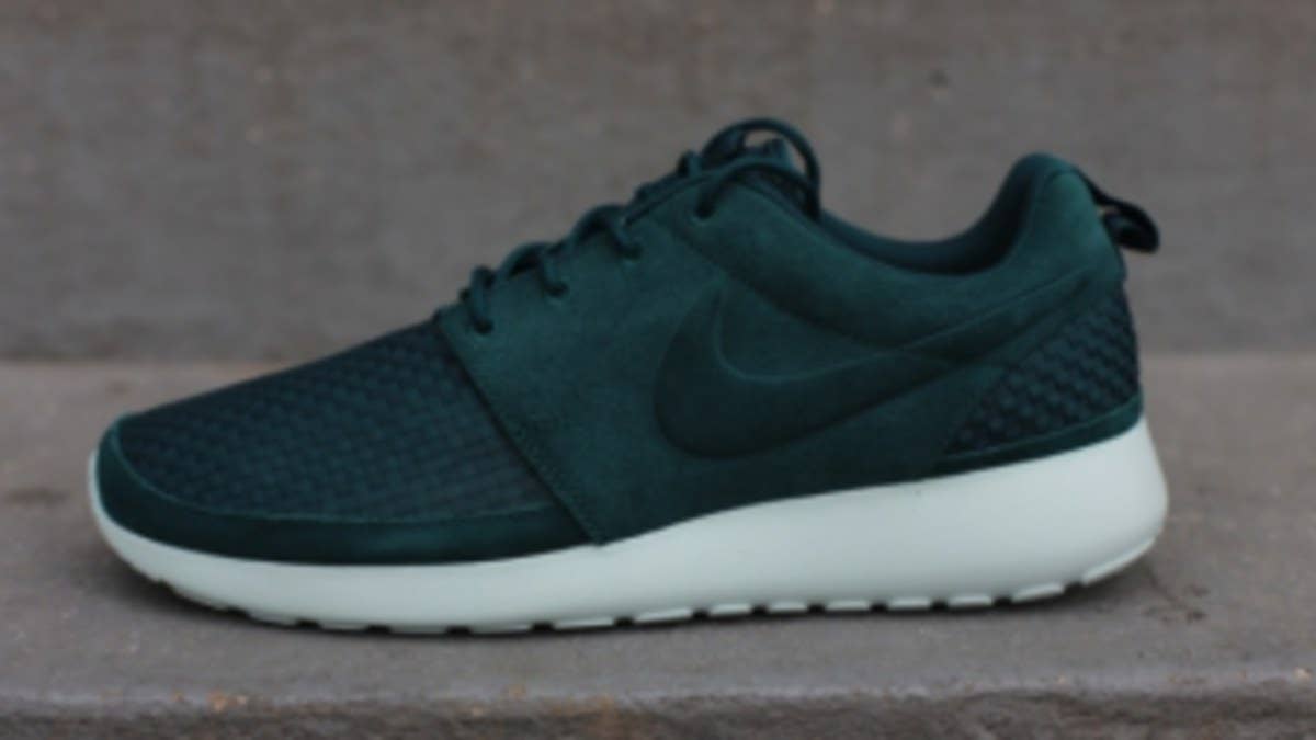 Woven fans will definitely take a liking to these two latest releases of the Roshe Run by Nike Sportswear.  