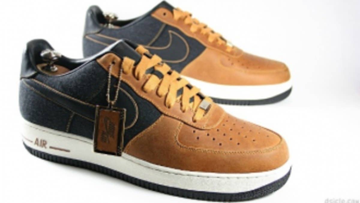 Blogger dsicle gets help from some familiar faces for his Bespoke Air Force 1 design.