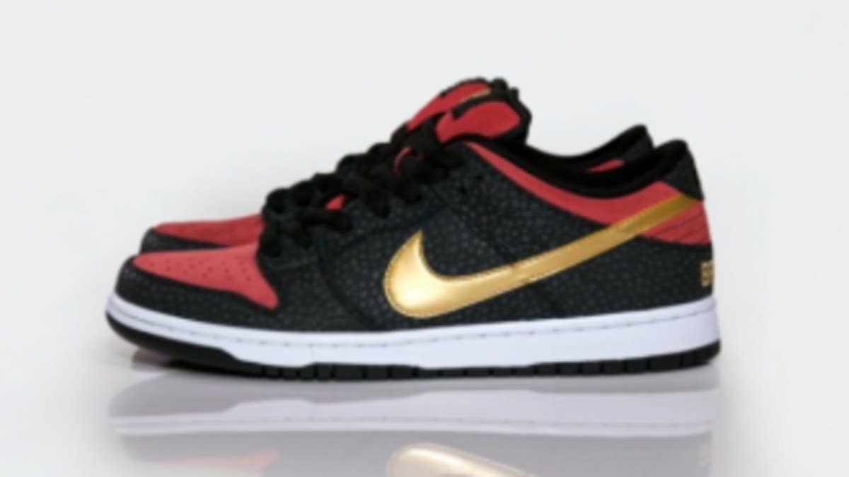 New images of the upcoming "Walk of Fame" Dunk Low.
