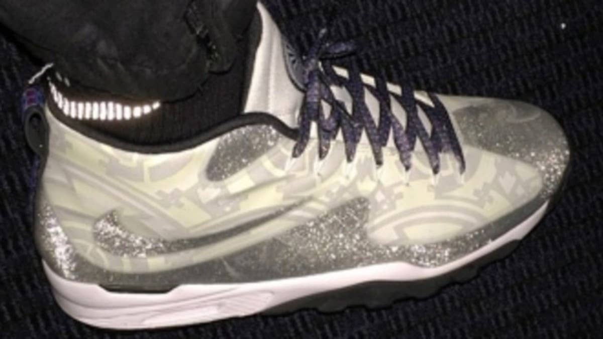 King James boards the team flight in Super Bowl sneakers.