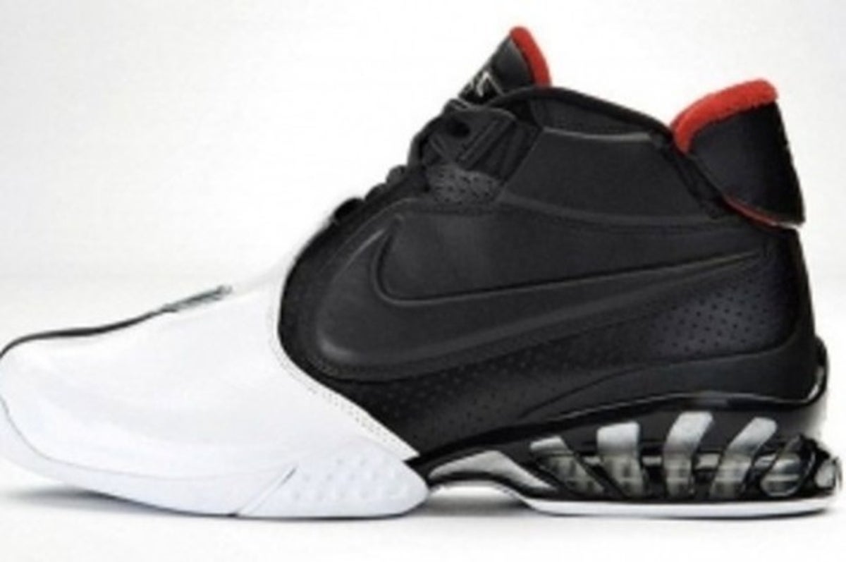 The Nike Zoom Vick II Returns In Original Black Colorway 