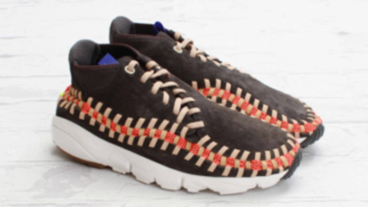 Nike Sportswear released the new Nike Air Footscape Woven Chukka Knit in an interesting "Night Stadium" colorway this week.