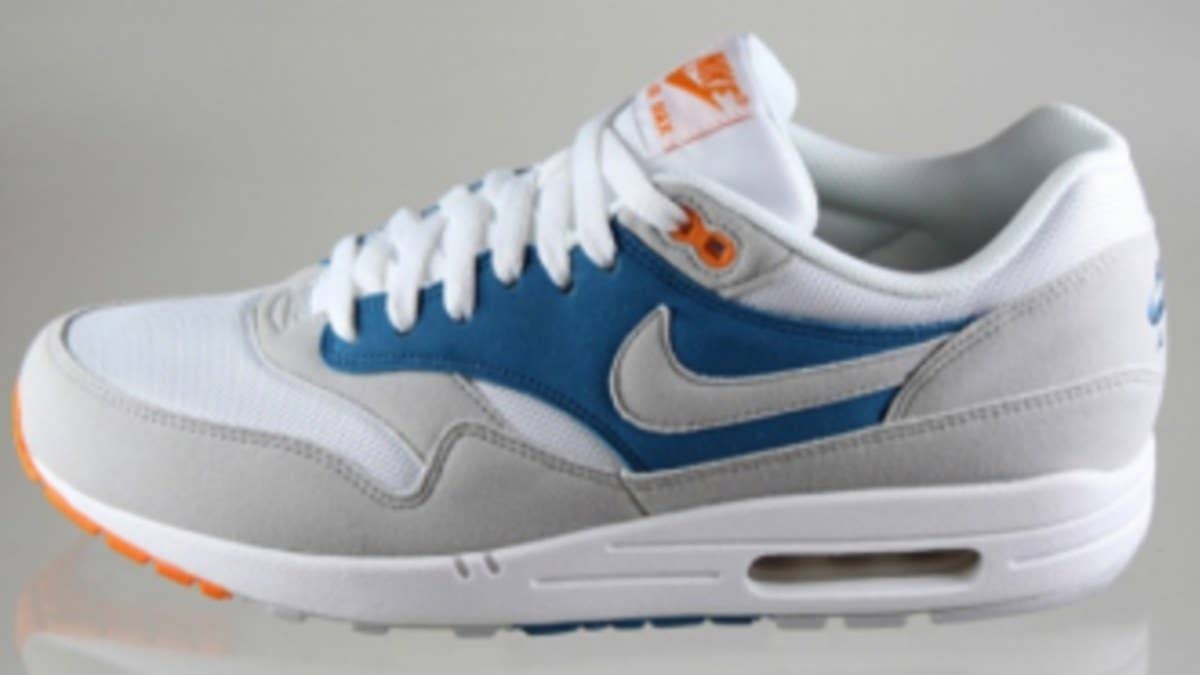 The ladies will also be able to lace up the timeless Air Max 1 this fall with this all new smooth display recently surfacing overseas.  