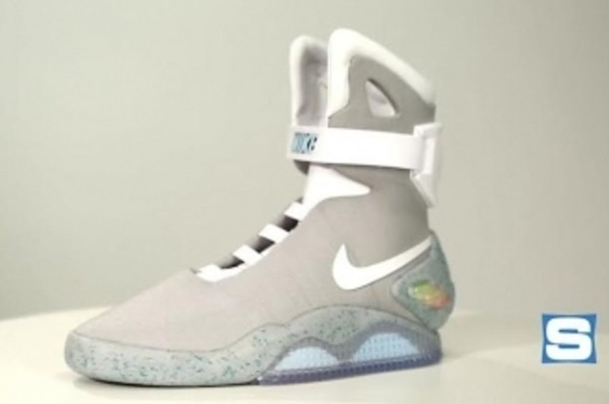 vrijheid Fantastisch noodzaak Nike Mags: Comparing Both Versions of the Back to the Future Sneaker  (Video) | Complex