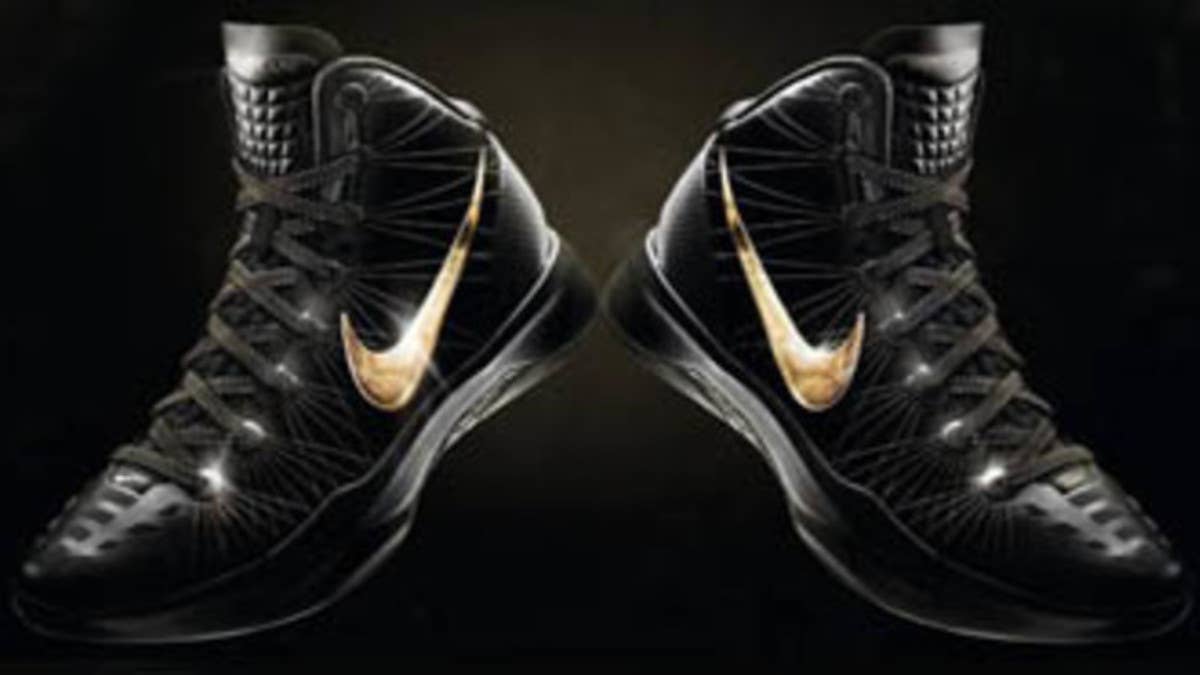 Nike Basketball looks to take things to the next level for the postseason with the all new Zoom Hyperdunk 2011 Elite unveiled to the public today.  