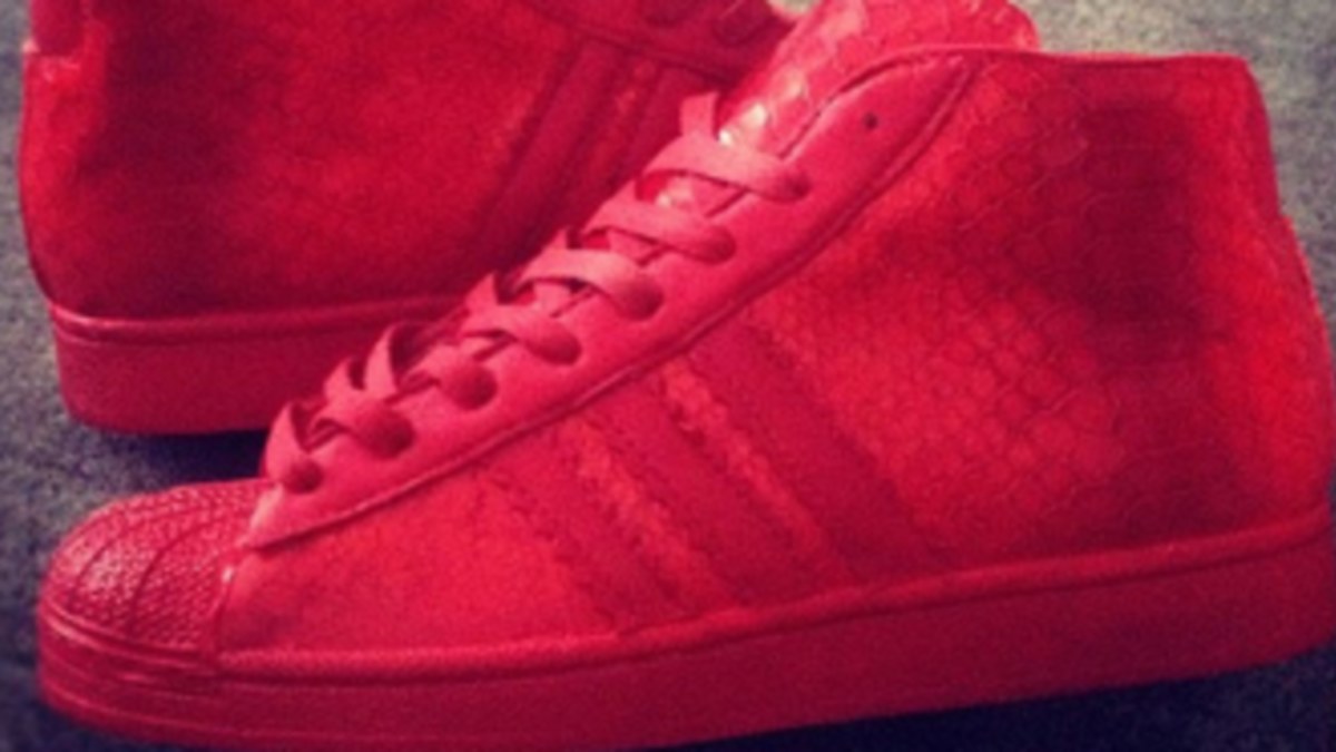 All red high hotsell top shell toe adidas