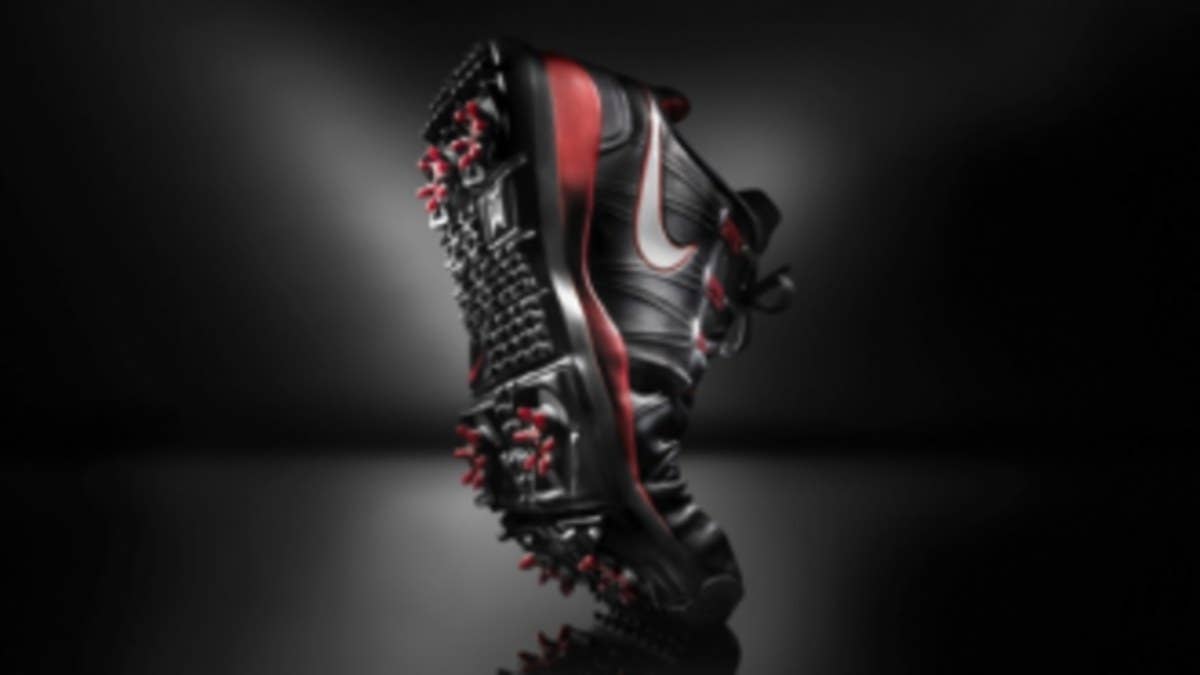 Following Tiger's thrilling victory at the Players Championship last weekend, Nike officially unveils the new TW '14 golf shoe.