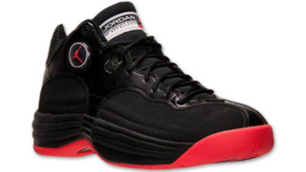 A new colorway of the Jordan Jumpman Team 1 has officially landed.