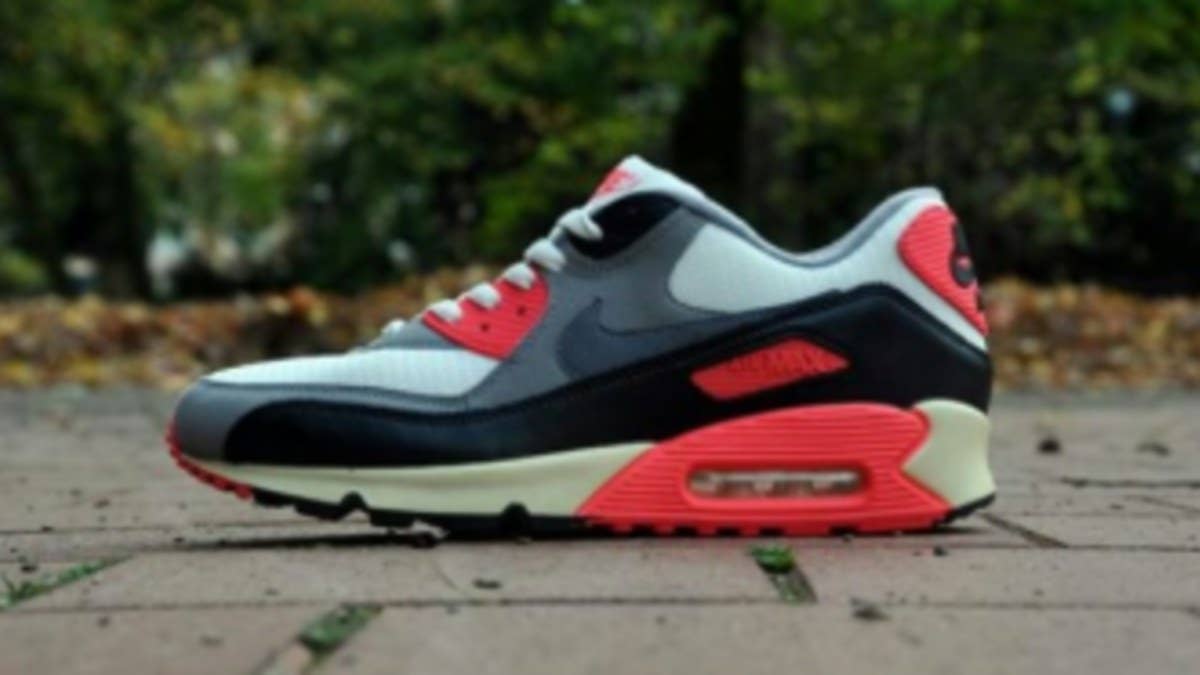 Recently surfacing at select overseas retailers was the much anticipated "Infrared" Air Max 90 VNTG.  