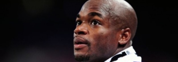 Nike Suspends Adrian Peterson Endorsement Deal as Vikings Apologize