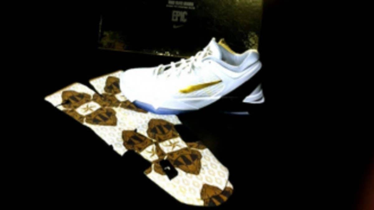 For LA residents looking to upgrade your Elite experience in preparation for the start of the playoffs this weekend, Staples Center's Nike Vault will be releasing a limited packaged version of the Kobe VII Elite "Home."