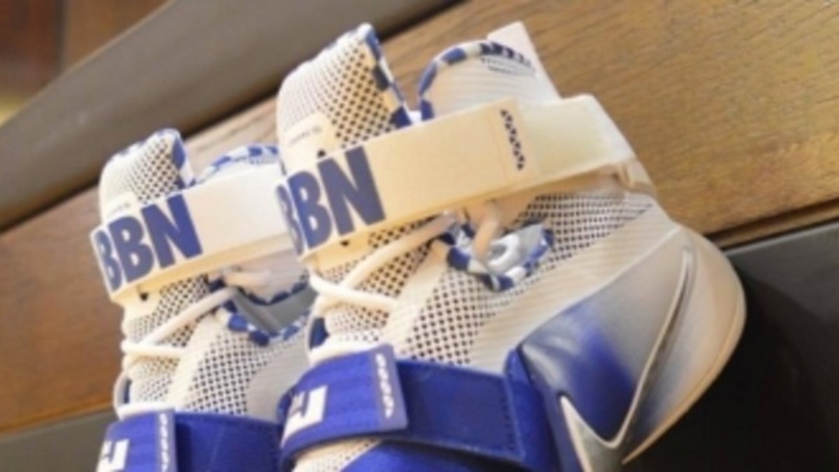 Lebron soldier 9 outlet kentucky