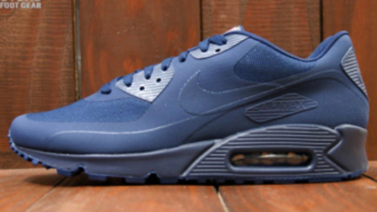 Nike Sportswear presents the Air Max 90 Hyperfuse QS in midnight navy, rounding out the three-colorway "4th of July" pack.