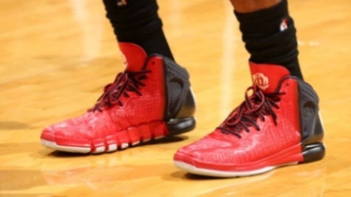 DRose was back on the court for opening night, debuting a colorway of the Rose 4 paying tribute to his mom.