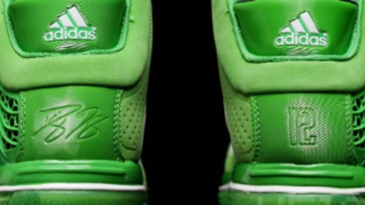 A detailed look at the St. Patrick's Day shoe Dwight Howard will wear next month.