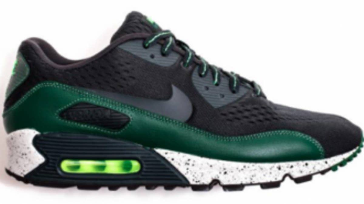 Images of another new Nike Air Max 90 Engineered Mesh offering surfaced yesterday, showing off an interesting Black / Green / Neon colorway. 