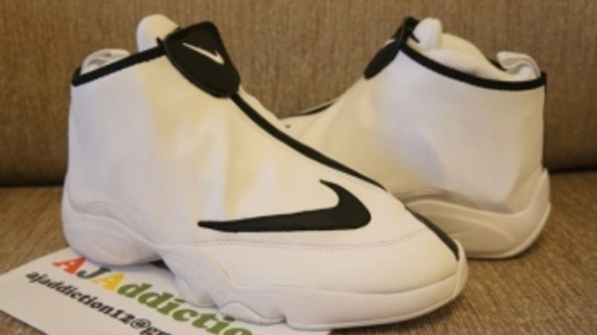 The much anticipated Zoom Flight '98 "The Glove" will also return for the first time in their original White/Black color scheme.