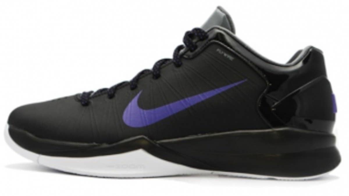 The low-cut variation of the Hyperdunk 2010 will be made available at U.S. retailers shortly.