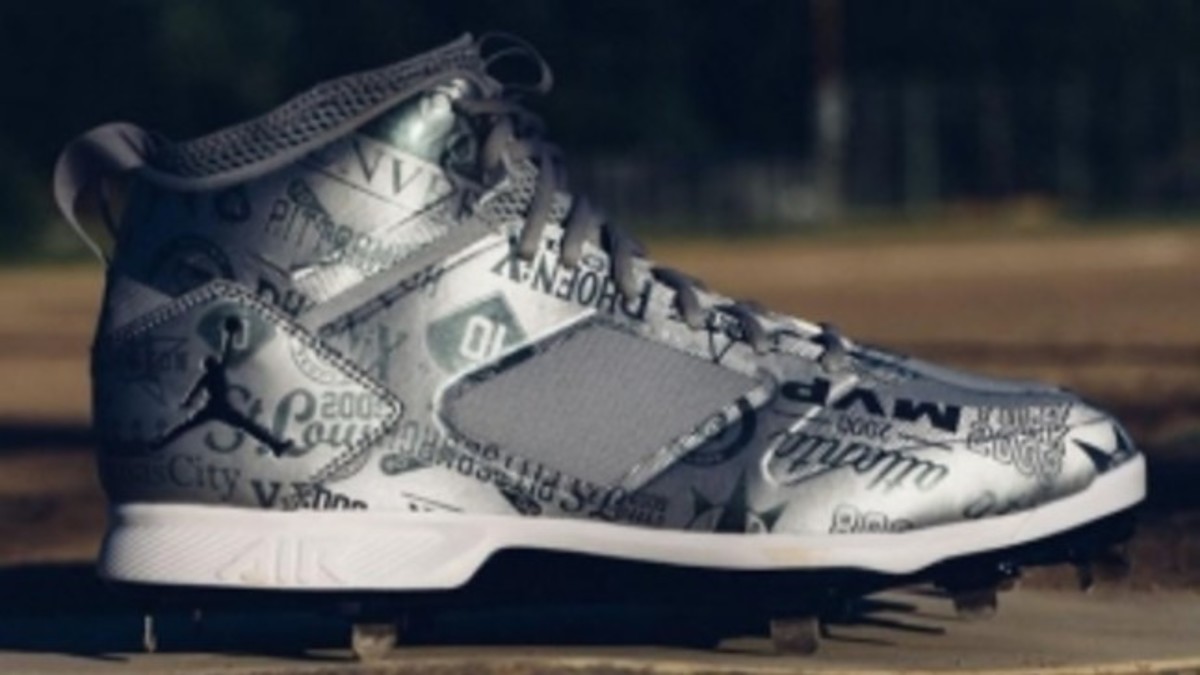 Serious Bidders Only: Derek Jeter x Jordan Brand Farewell Cleats For  Auction •