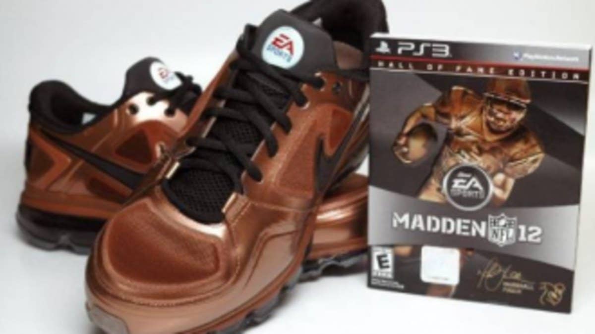 To celebrate the release of the special edition Madden '12 game, Nike Training created a Hall of Fame Trainer 1.3 Max.