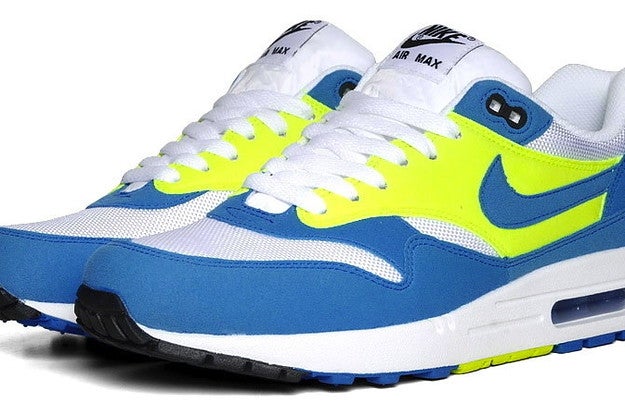 nike air max plus volt glow