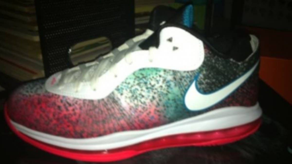 A live look at the "Miami Nights" Air Max LeBron 8 V/2 Low, which may or may not be an Asia exclusive.