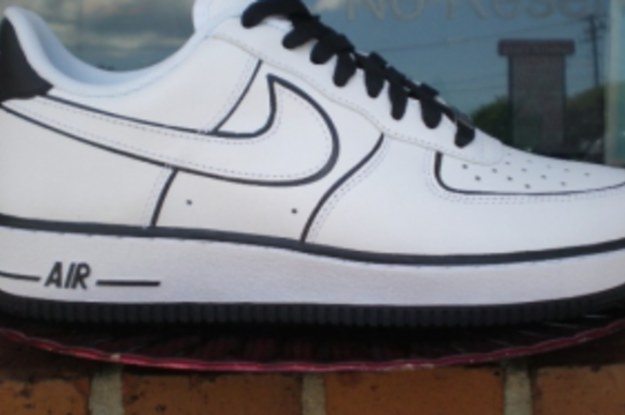 Air force 1 cheap white with black outline