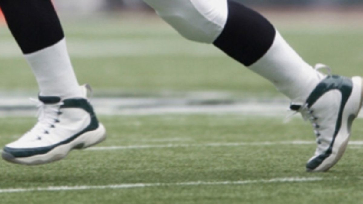 Flashback // Donovan McNabb Wears Air Jordan 9 Turf PE