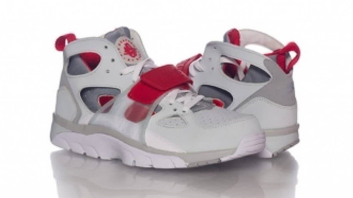 Nike Sportswear brings back another classic Trainer Huarache colorway.