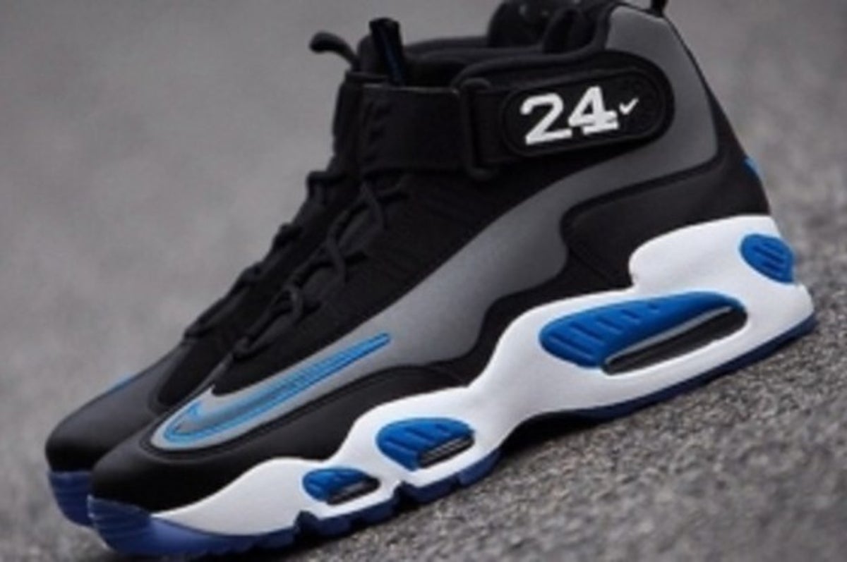 Nike Air Griffey Max 1 Stock Photo - Download Image Now - Nike - Designer  Label, Shoe, Baseball - Sport - iStock