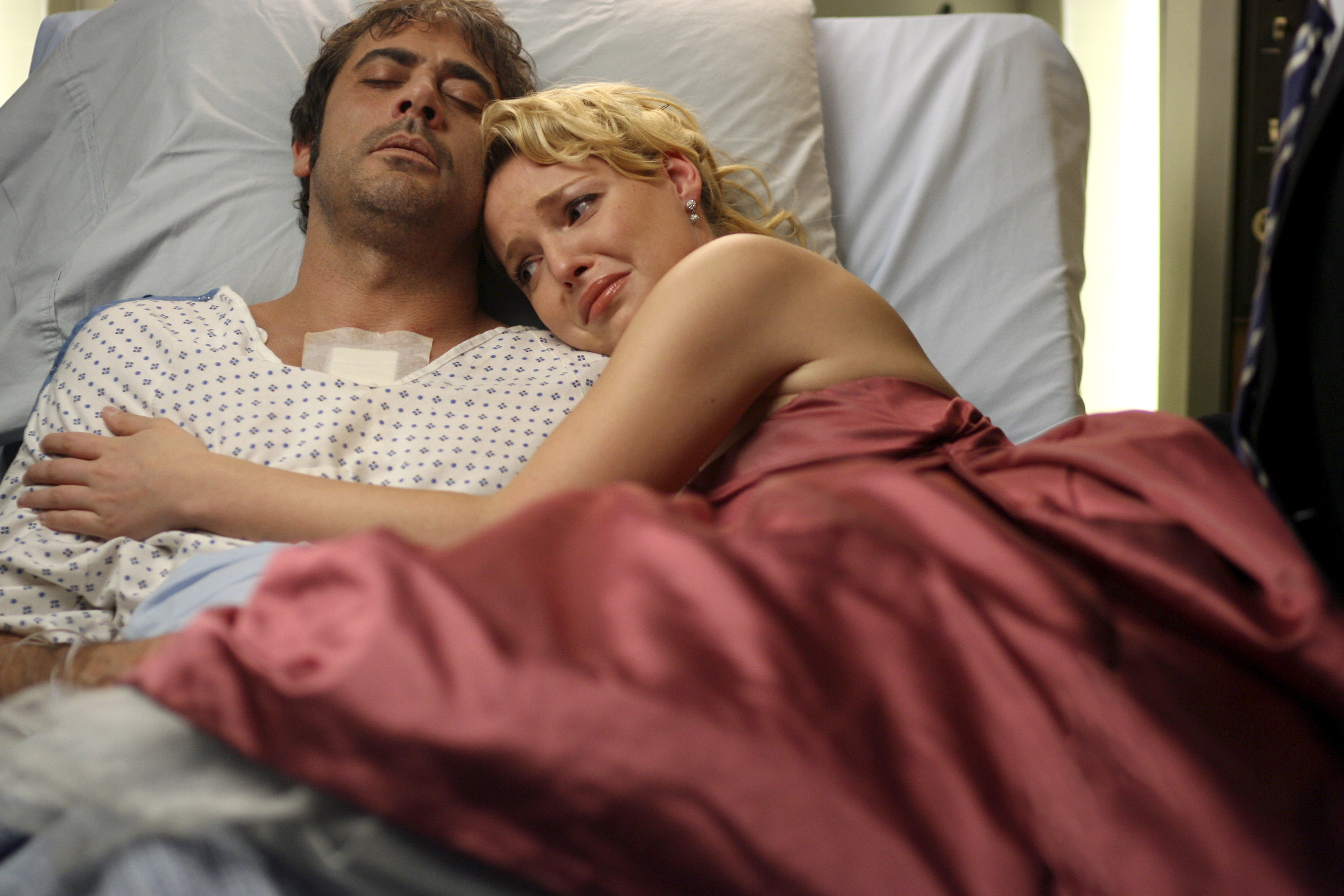 Izzie tearfully snuggles up to Jeffrey Dean Morgan as Denny Duquette, who is in a hospital bed
